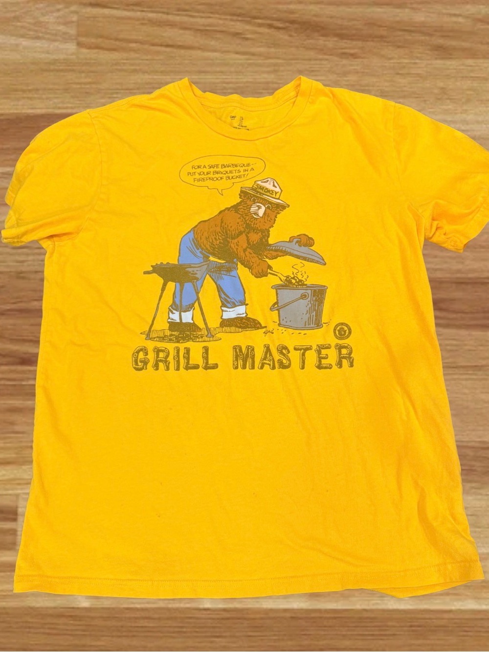 Gap Smokey Bear Grill Master Licensed Graphic Tee Yellow Size Large
